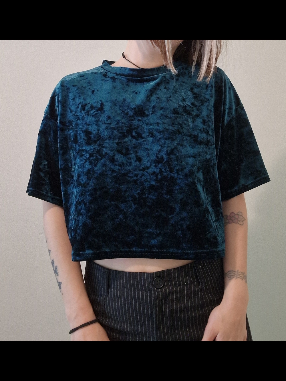 Crushed velvet cropped tee ✨🖤